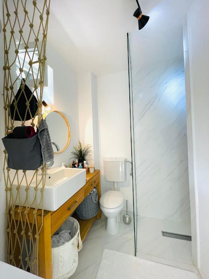 Chic Sea Front Apartment With Breathtaking Kotor Bay View Donji Stoliv Exterior photo